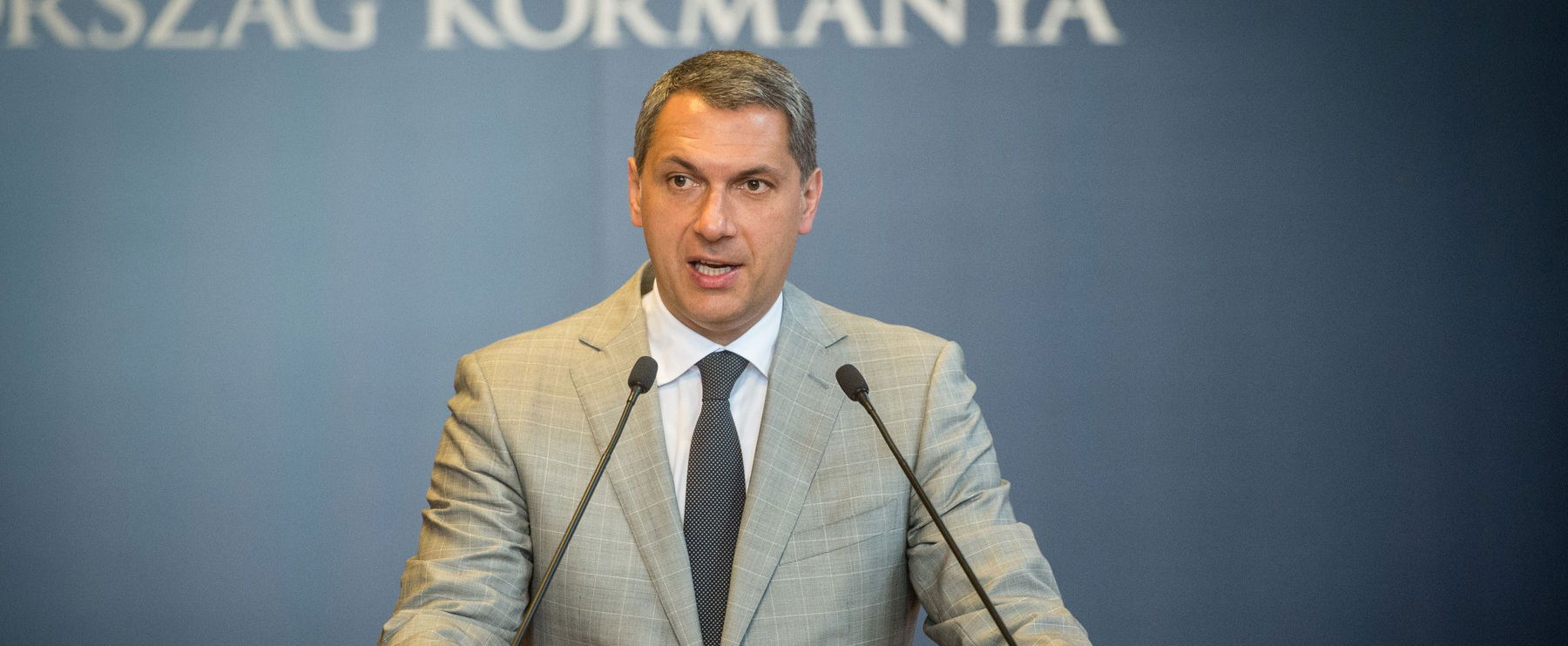 Elképesztő kép került elő Lázár János feleségéről, sosem láthattuk még így a hölgyet