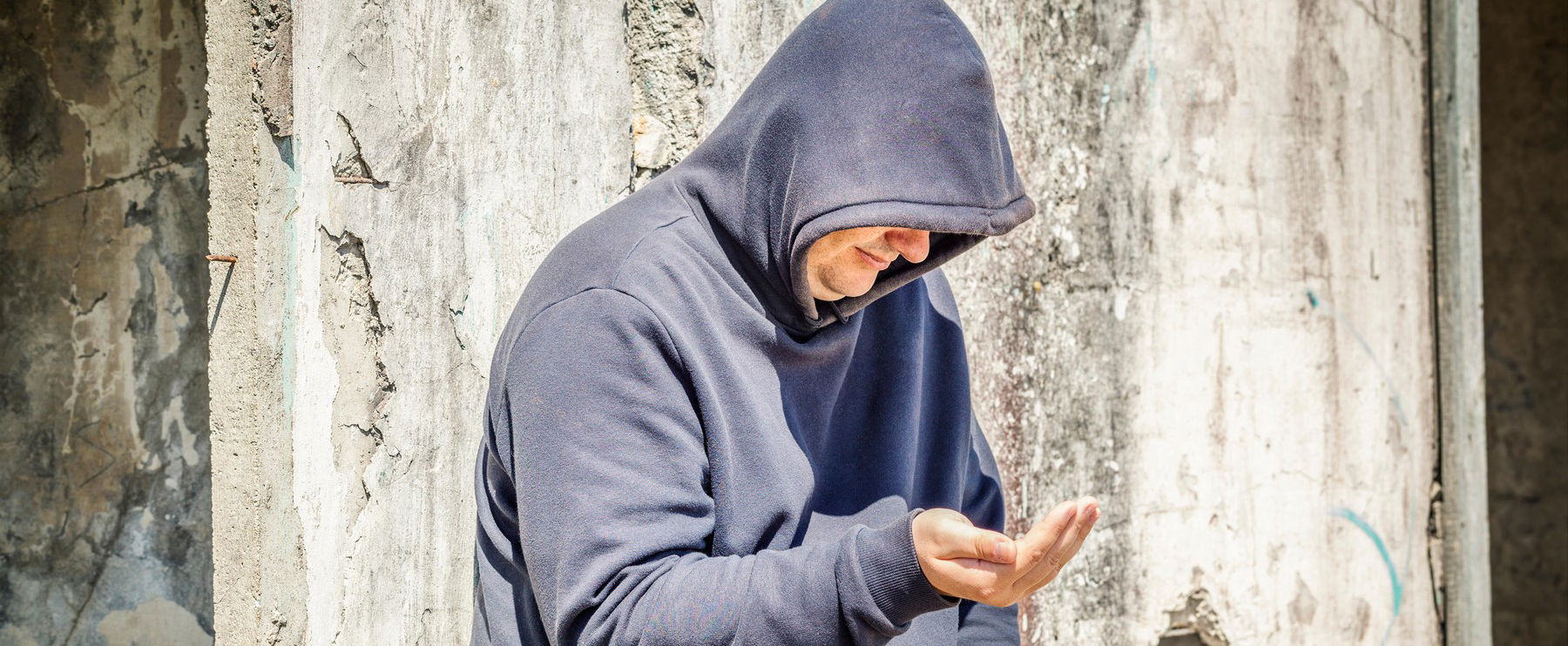 Gyanútlanul segített egy kéregetőnek az édesanya, majd jött a sokk: kapott egy csomagot