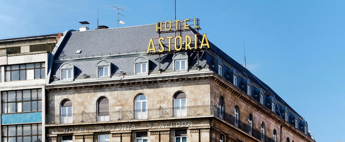 Innen kapta a nevét Budapest ikonikus helye, az Astoria, mindenki rosszul tudta eddig