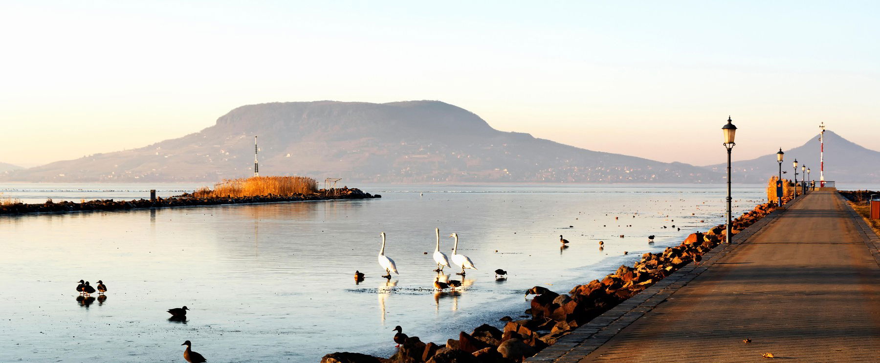 Durva álhírt terjesztenek a Balatonról, sokan feleslegesen utaztak le