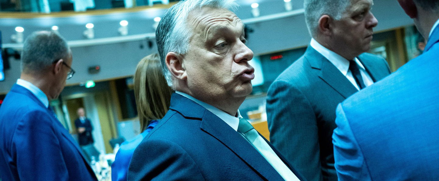 Hirtelen megállították az utcán Orbán Viktort, a legkínosabb kérdést szegezték neki, a válasz sem maradt el