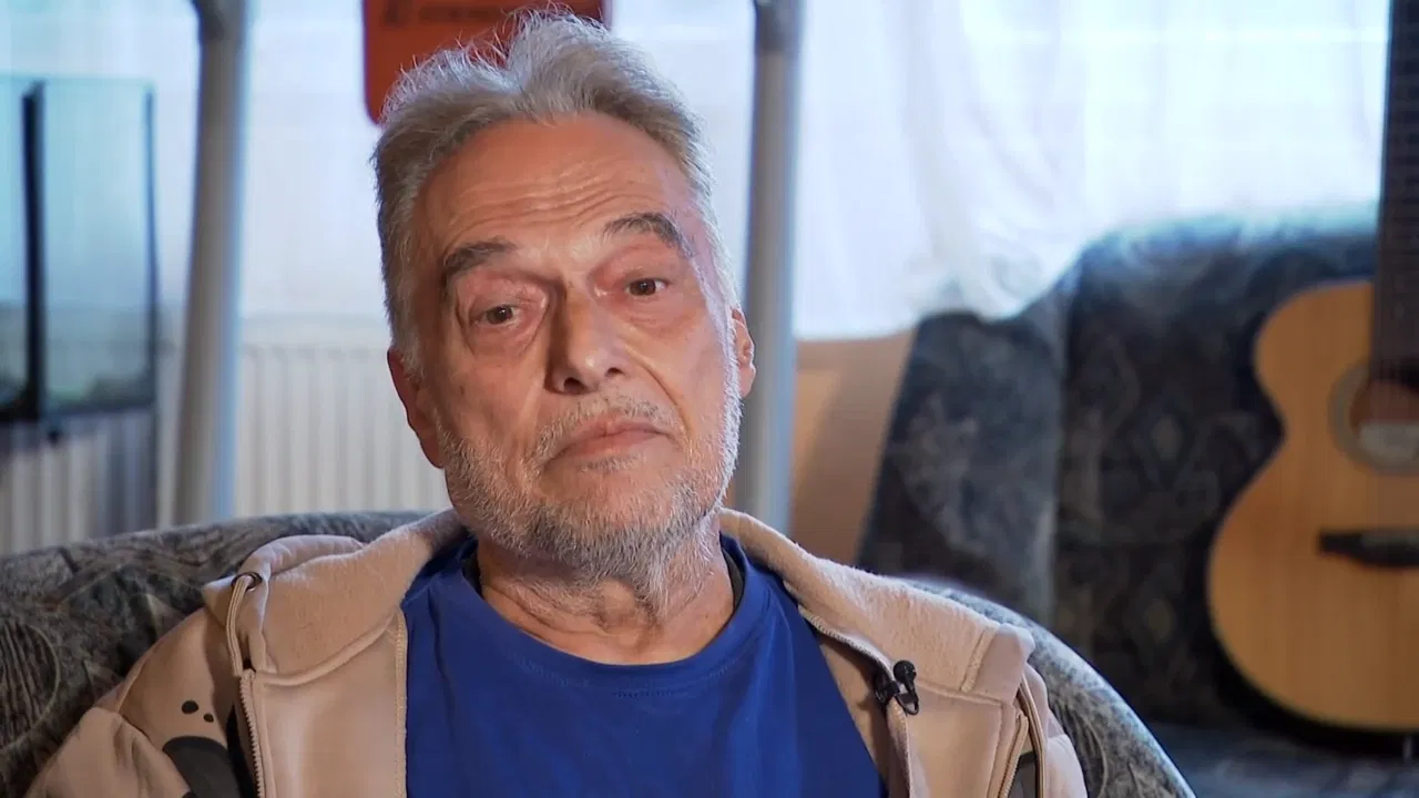 Koldussorra került Laár András, már csak a segítségben bízhat