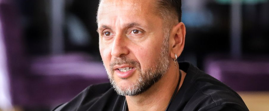 Majka vesztett, elképesztő, hogy ki ellen bukott el a rapper, már meg is van az év videója, amelyen hangosan fogsz felnevetni