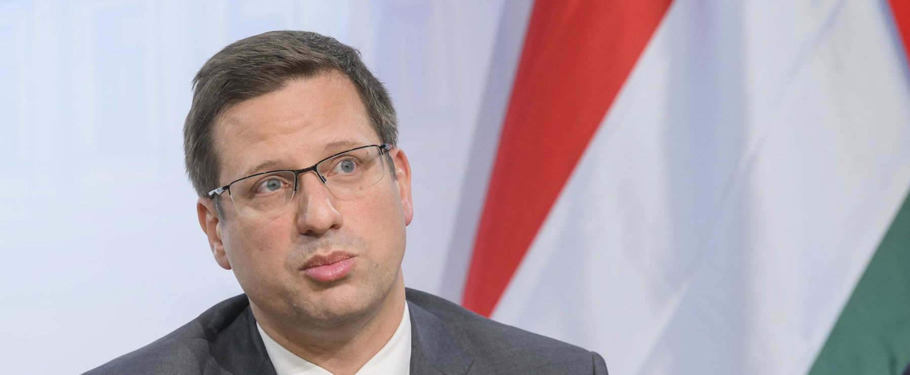 Kellemetlen helyzetbe került Gulyás Gergely, kőkemény magyar dolgokat mutattak neki