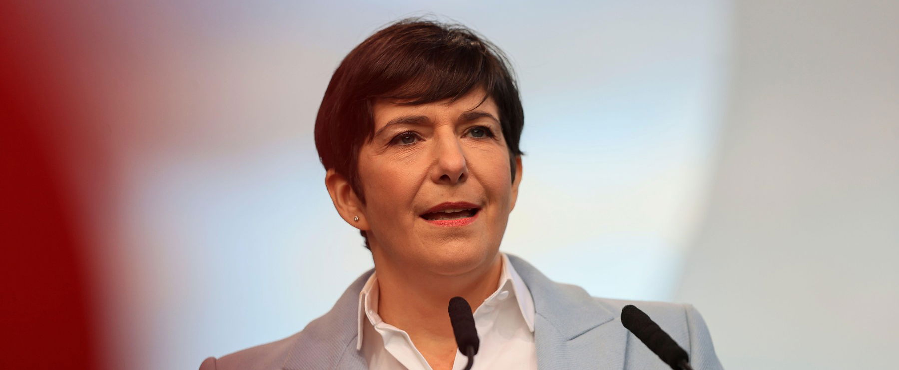Előkerült Dobrev Klára érettségi fotója, ekkora változást még nem láttál sosem