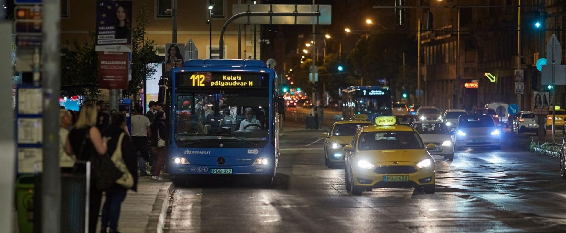 Egy japán elképesztő dolgot tett a budapesti csúcsforgalomban, minden kamera őt vette