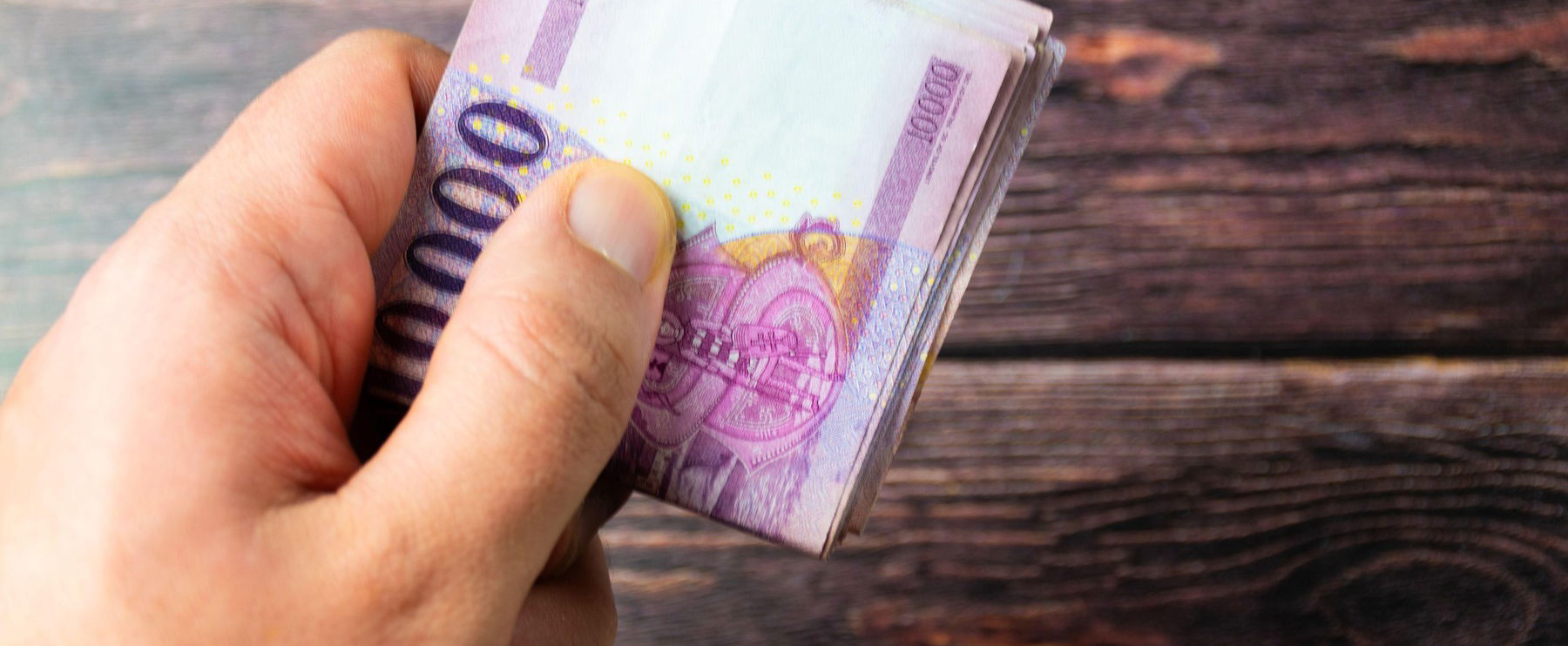 Több ezer forintot hagytak ott az étterembe, botrányos, amit a vezetőség ezután tett