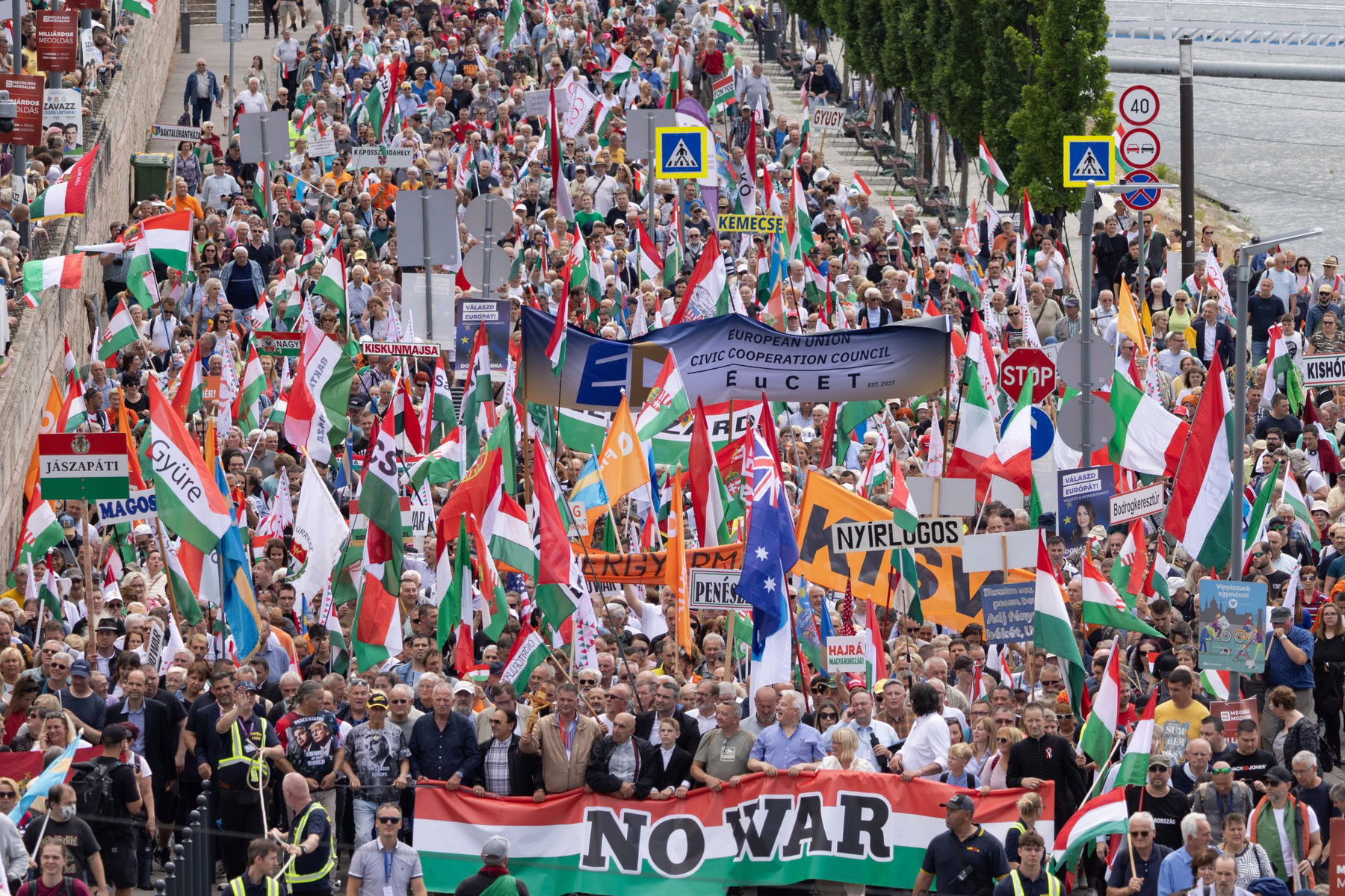 Kiderültek az Orbán-édesanya interjú kulisszatitkai, lerántották a leplet a Békemenet legérdekesebb videójáról?