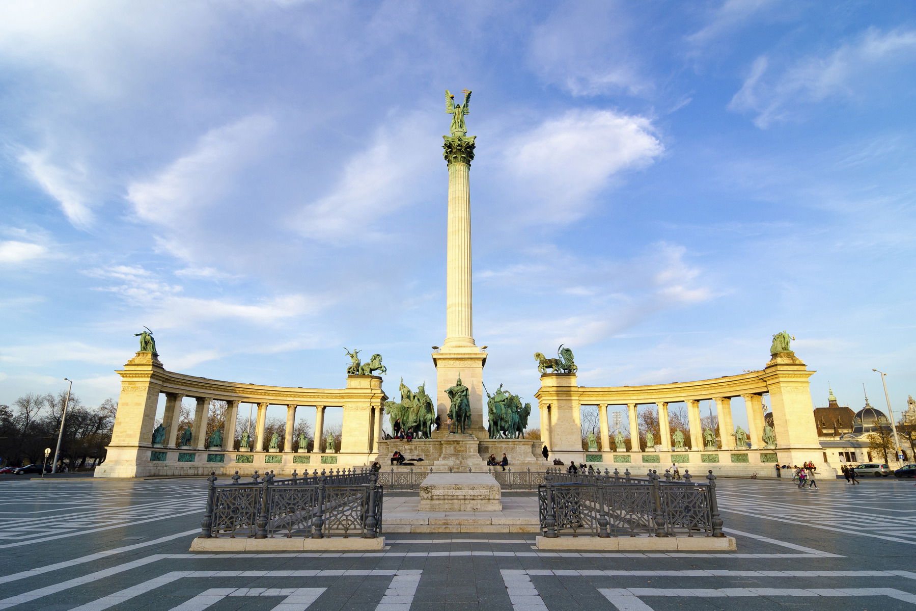 A Hősök tere alatt iszonyatos dolgot találtak, brutális hogy mire épült a tér