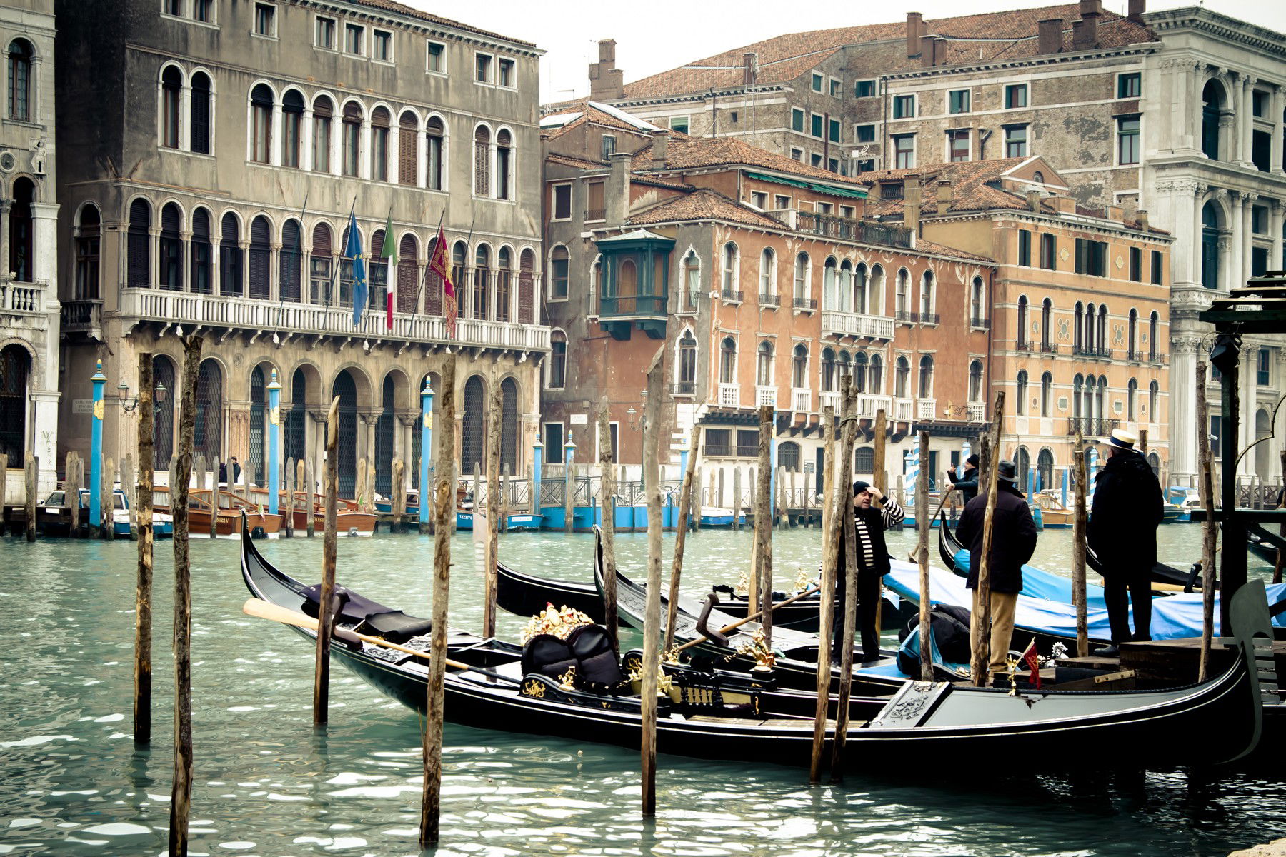 Az olasz Velence főterén óriási magyar felirat áll, 1 szó amelybe beleborzongunk