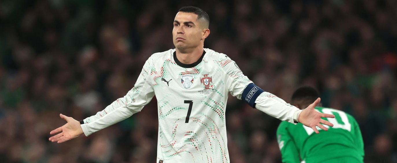 Felrobbant az ír stadion, amikor Ronaldót kiállították, brutális jelenetek a nézőtéren, ritkán látni ilyet focimeccsen