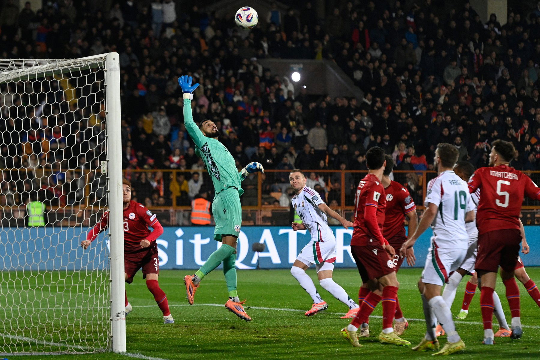 Rendkívüli dolog történt Örményországban a lelátón, a magyar tévékben sem lehetett látni ezt a megrázó jelenetet?