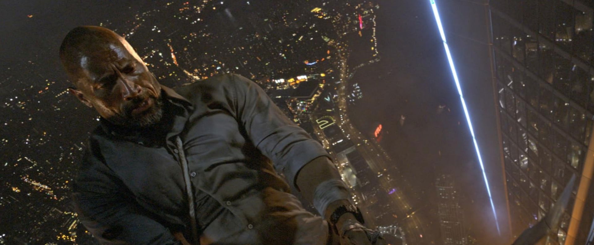 Dwayne Johnson filmje olyan tempóval csap le, hogy a nézők is kapaszkodnak, felhőkarcolónyi káosz robban a vásznon