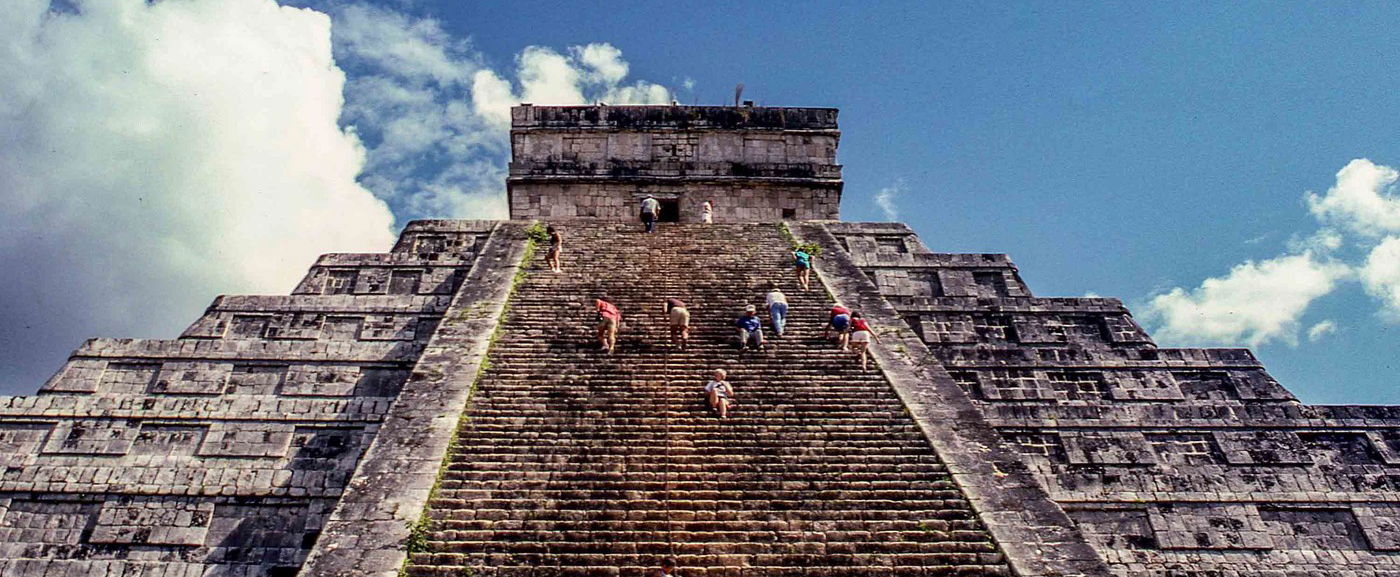 Felmászott a piramis tetejére, borzalmas, ami történt vele, figyelmeztetés ez az egész világnak