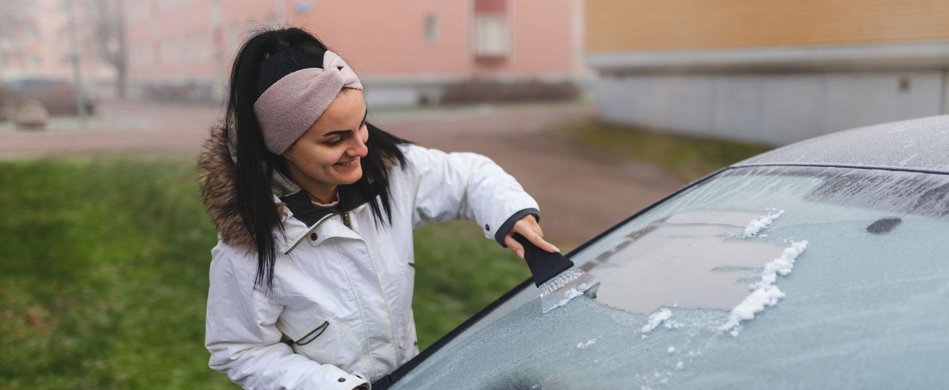 Percek alatt leolvad a fagy a kocsidról ezzel az olcsó konyhai cuccal, és minden magyar háztartásban megtalálható
