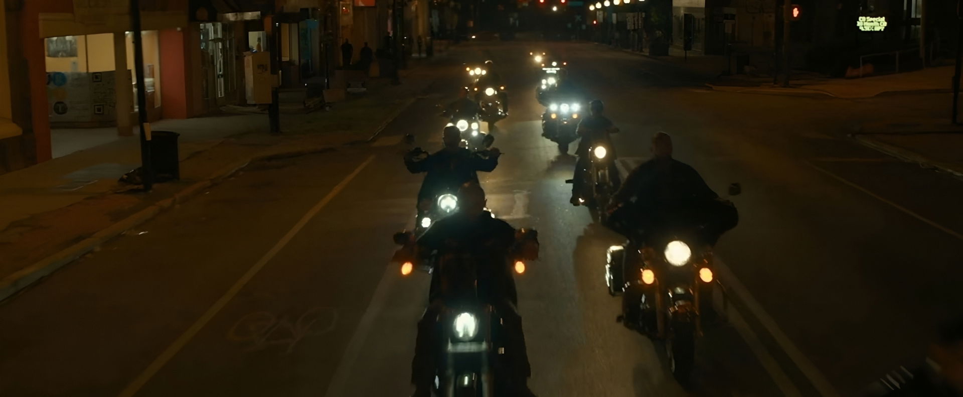 A rajongók várták, az HBO lépett, visszatér a rekorddöntő széria, berendelték a második évadot, uralni fogja a krimisorozatok frontvonalát