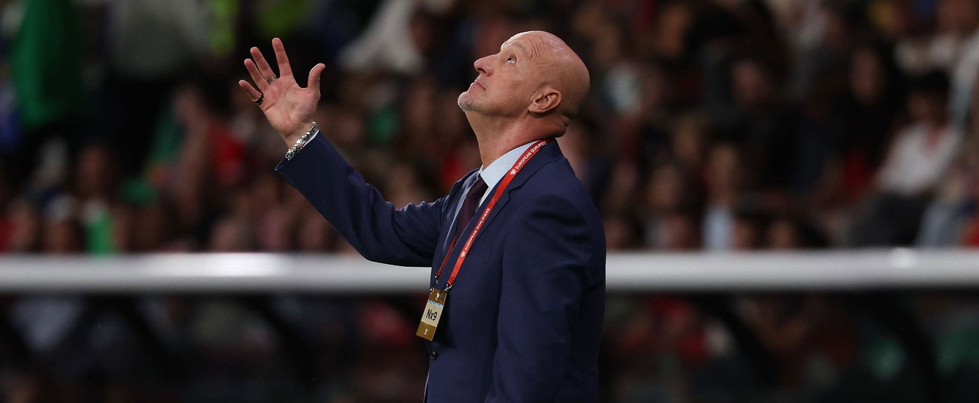 Rendkívül szokatlan felvételek kerültek ki, így jelentették be Marco Rossi maradását a köztévén, itt a videó