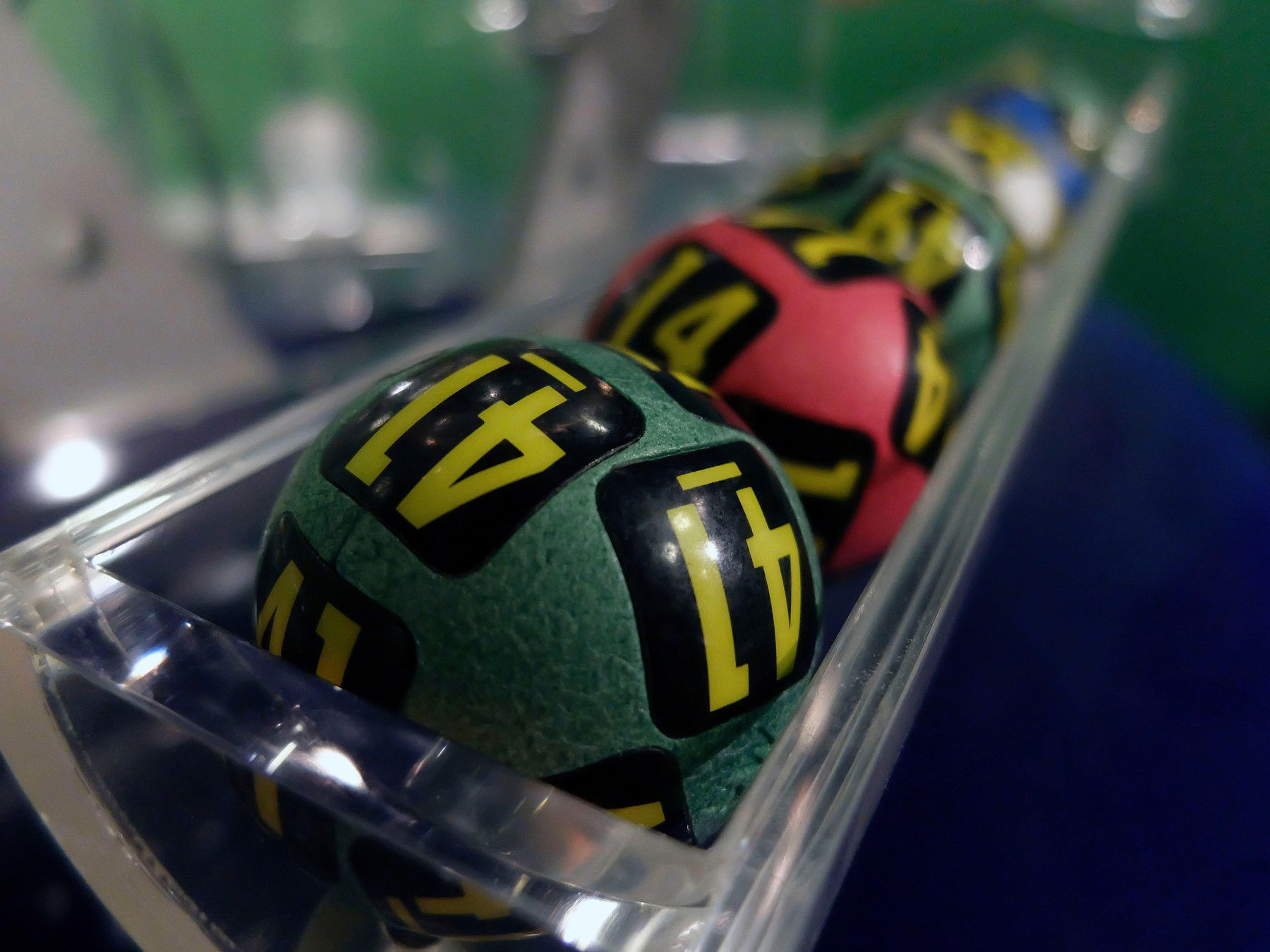 Ötöslottó: sosem látott jelenetek a stúdióban, kegyetlen nagy összeget lehetett hazavinni öt jó számmal