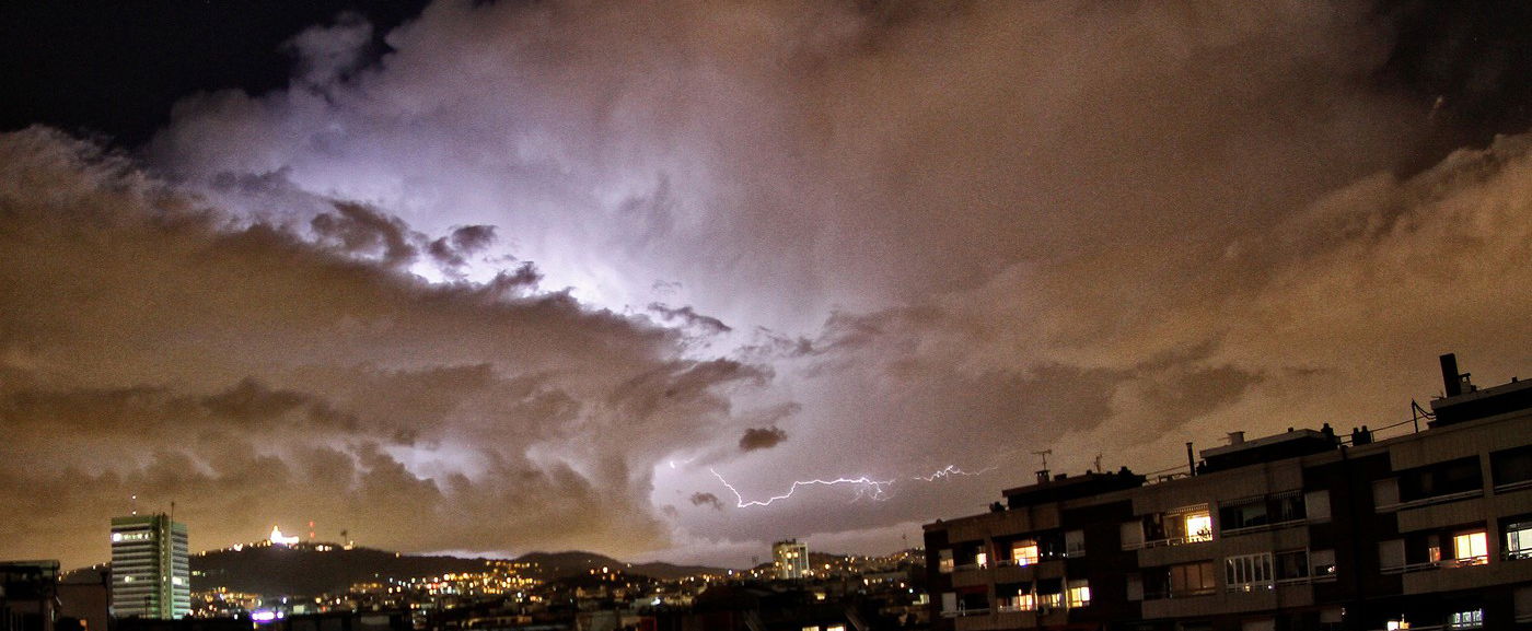 Két hullámban érkezik az eső csütörtökön, kiderült mennyi csapadékra számíthatunk hétvégén - Időjárás-előrejelzés