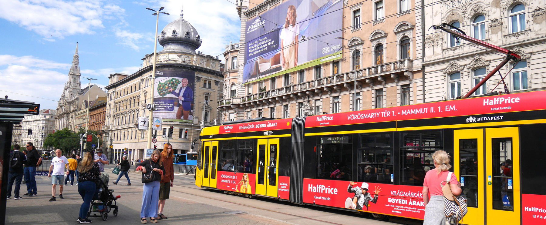 Kettévágták Budapest leghíresebb utcáját, totálisan megváltozott a belváros látképe