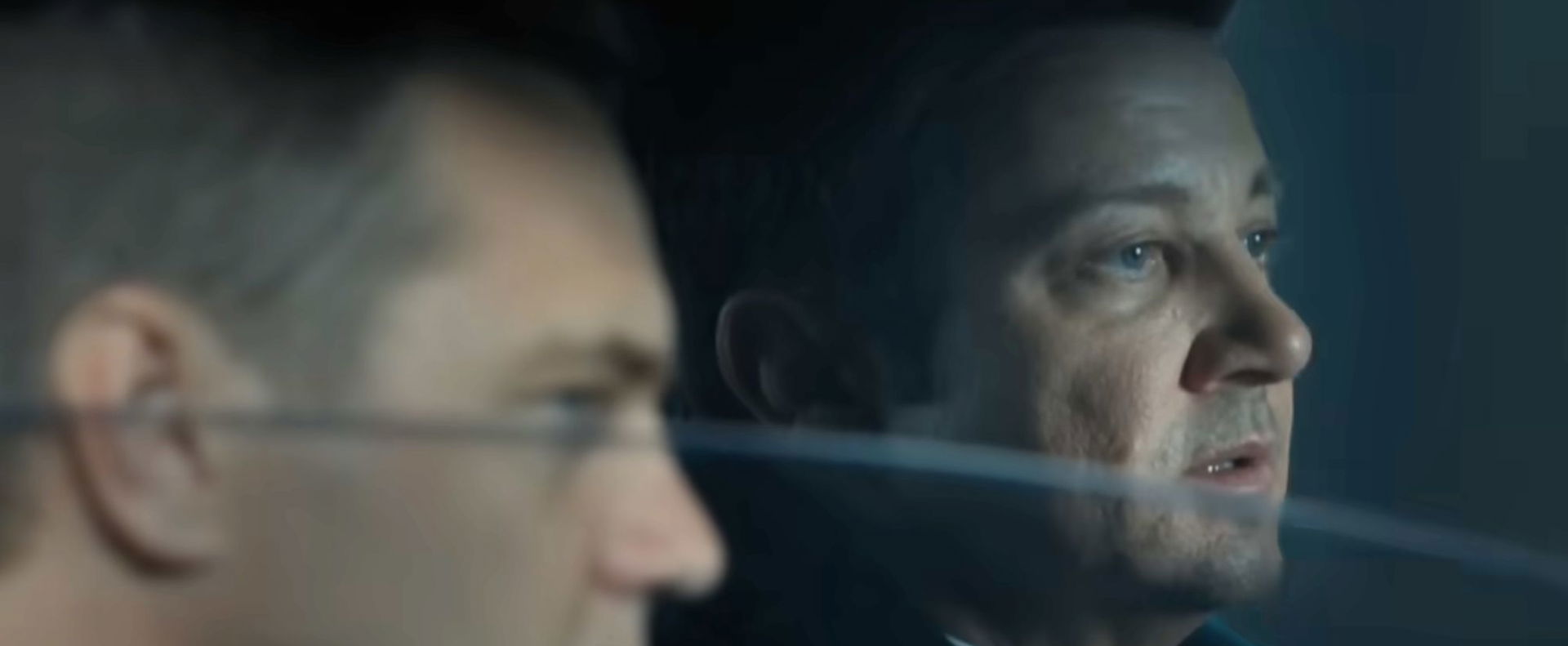 A kritikusok széttépték, a rajongók imádják, 10/10-re értékelik, döbbenetes ellentmondás kavar vihart Jeremy Renner thrillere körül