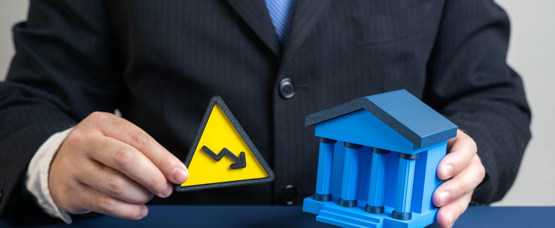 Óriási leállás jön az egyik hazai nagybanknál, tízezrek lepődhetnek meg, itt a dátum