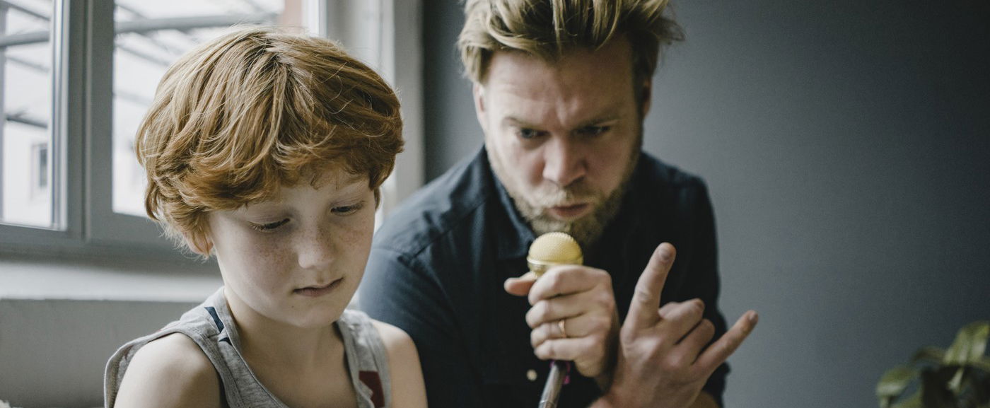 A gyerek csak belépett apja munkahelyére, ami ott történt, arra senki nem volt felkészülve