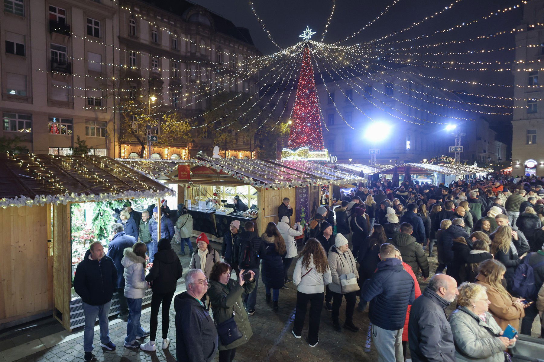 Borzasztó híre van külföldön a budapesti karácsonyi vásárnak, oda a további díjaknak?