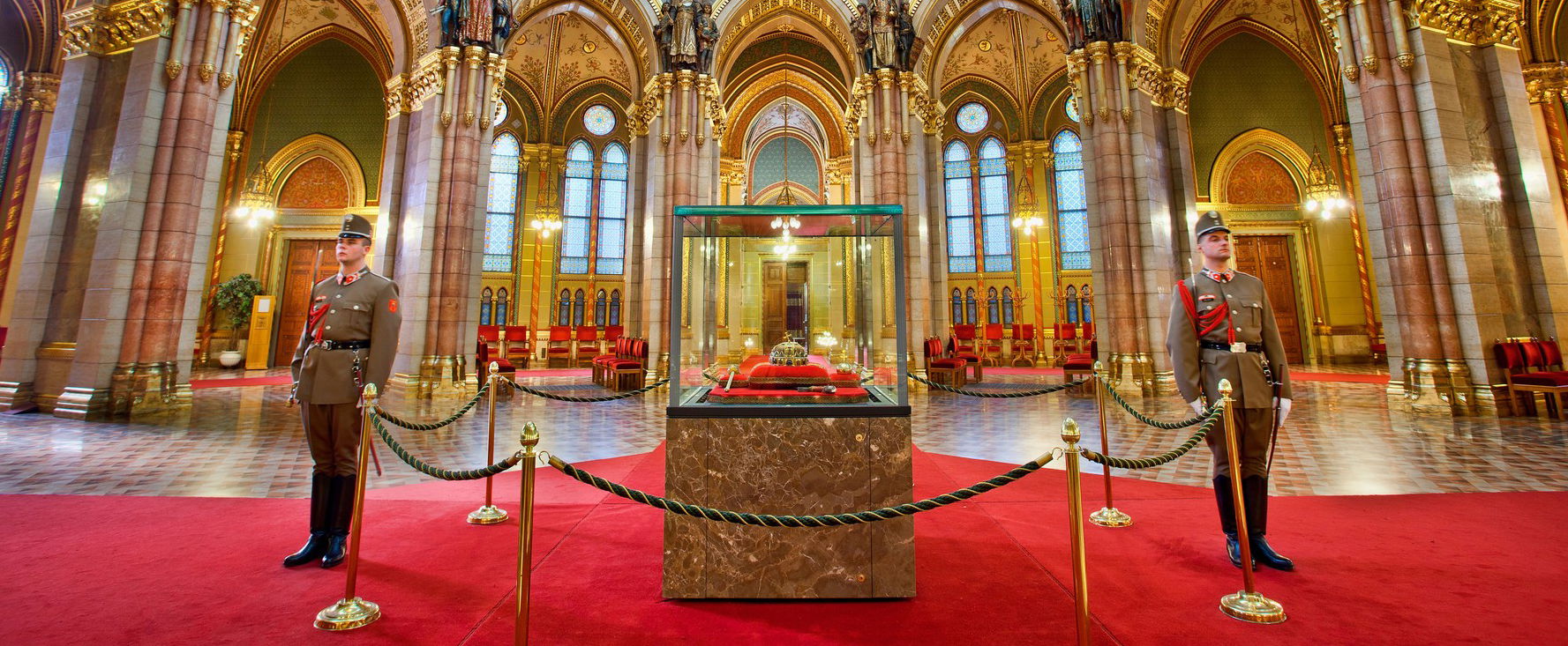 Felfoghatatlan dolgot tettek a Szent Koronával, olyan helyen kötött ki, amire nincsenek szavak