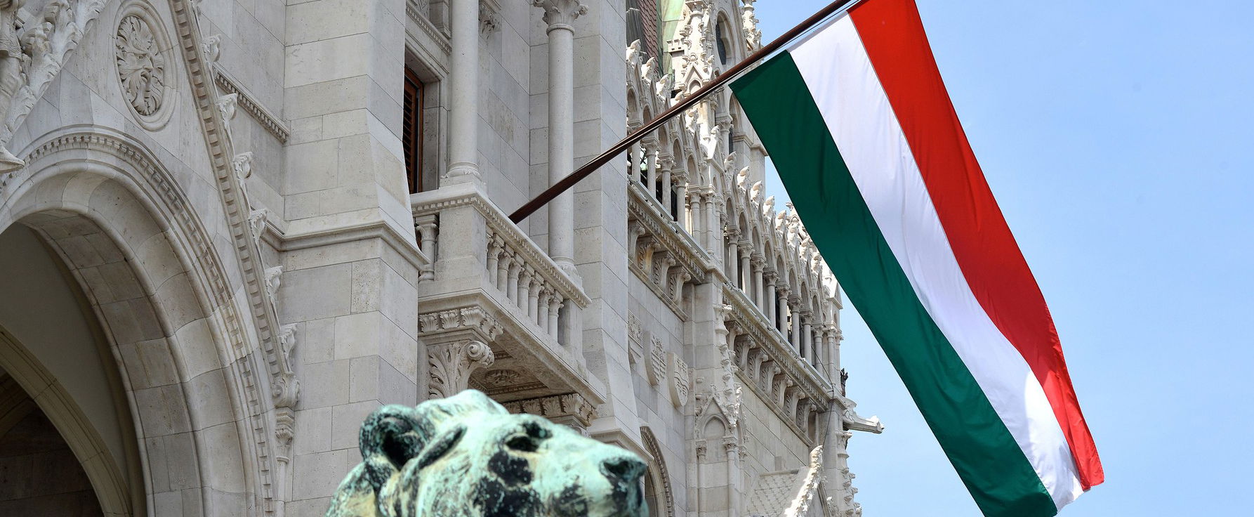 Azonnali figyelmeztetést adott ki a kormány, életveszélyes helyzet alakult ki, vörös kód lépett életbe