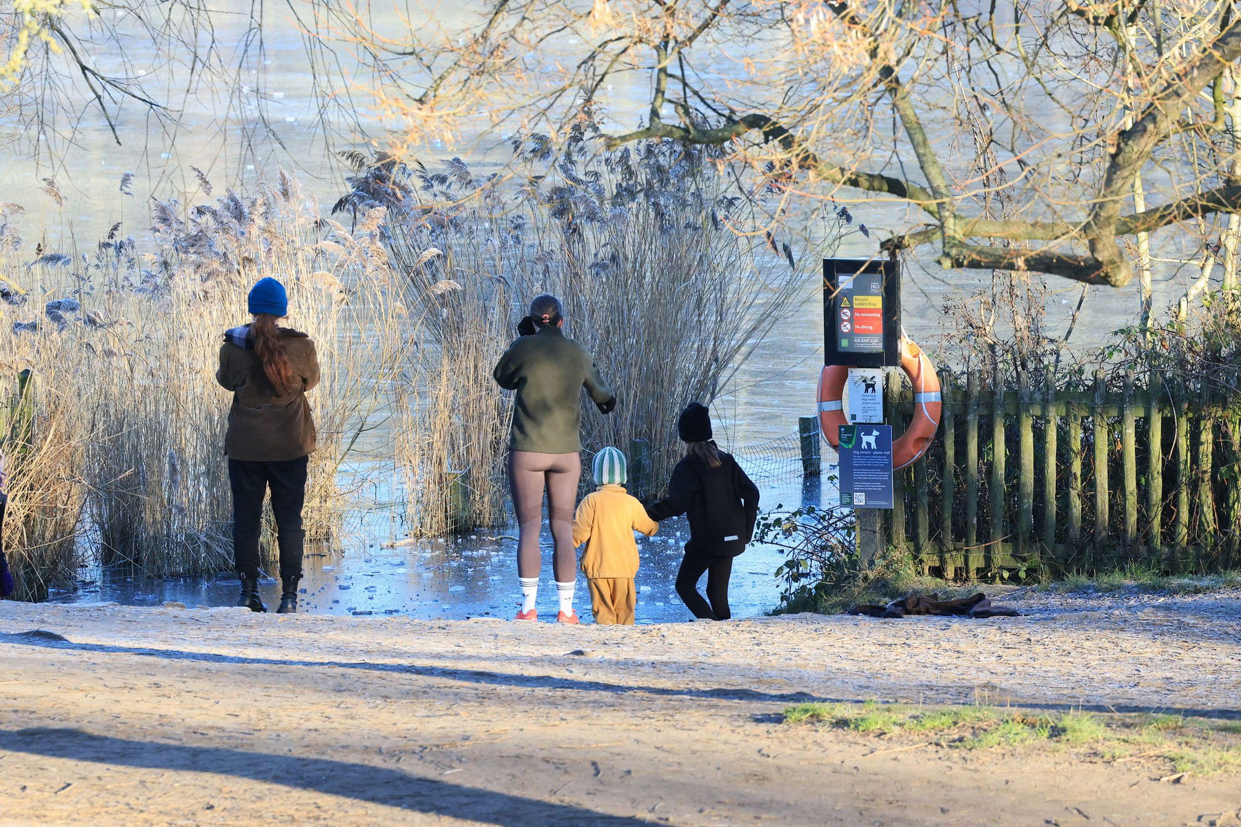 Példátlan jelenetek a népszerű magyar tónál, döbbenetes látvány, teljesen megváltozott az időjárás viszontagságai miatt