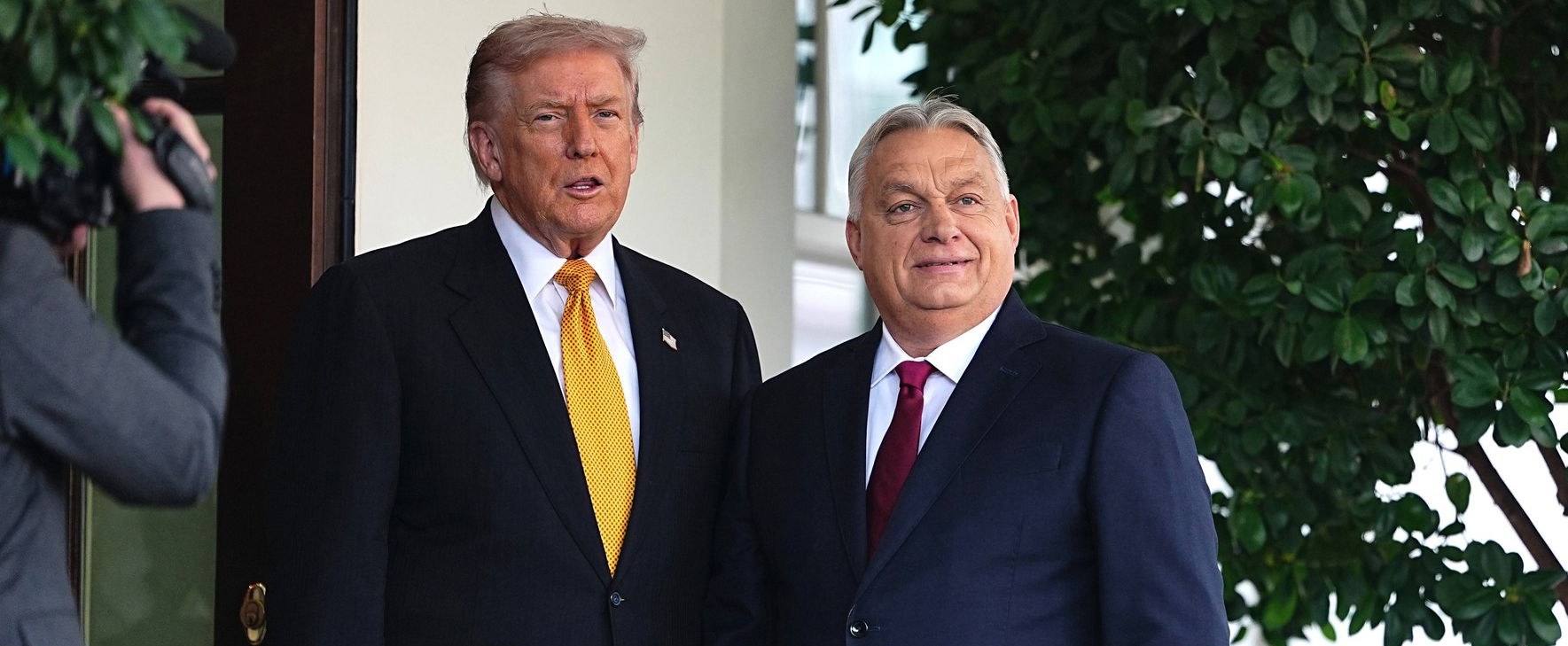 Titokzatos elnöki levél borzolja a kedélyeket, Donald Trump közvetlenül Orbán Viktornak címezte, a tartalom már most vitát szít