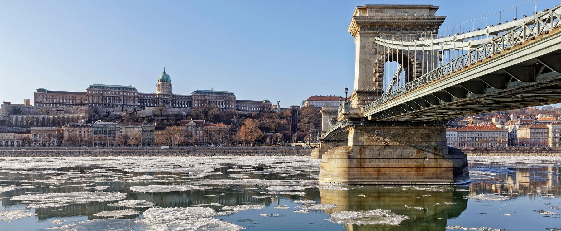 Tízezrek látták a Duna-parton Budapesten, a hó alól bukkant elő, a főváros hirtelen megdöbbent