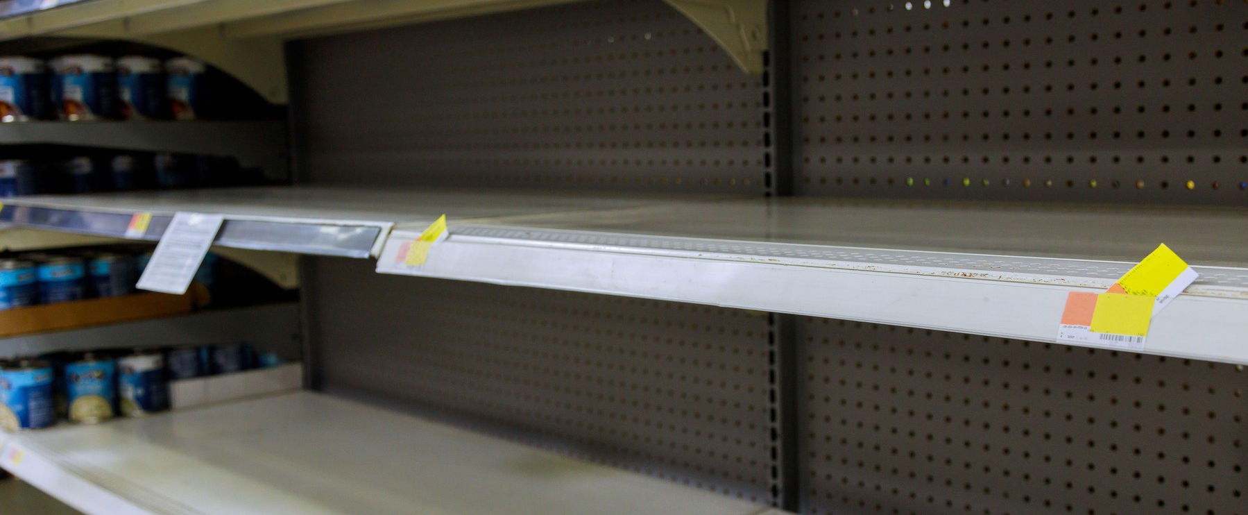 Újabb termék tűnt el a boltokból, már a benzinkutakon sem kapni, pedig létszükség a fagyos időben