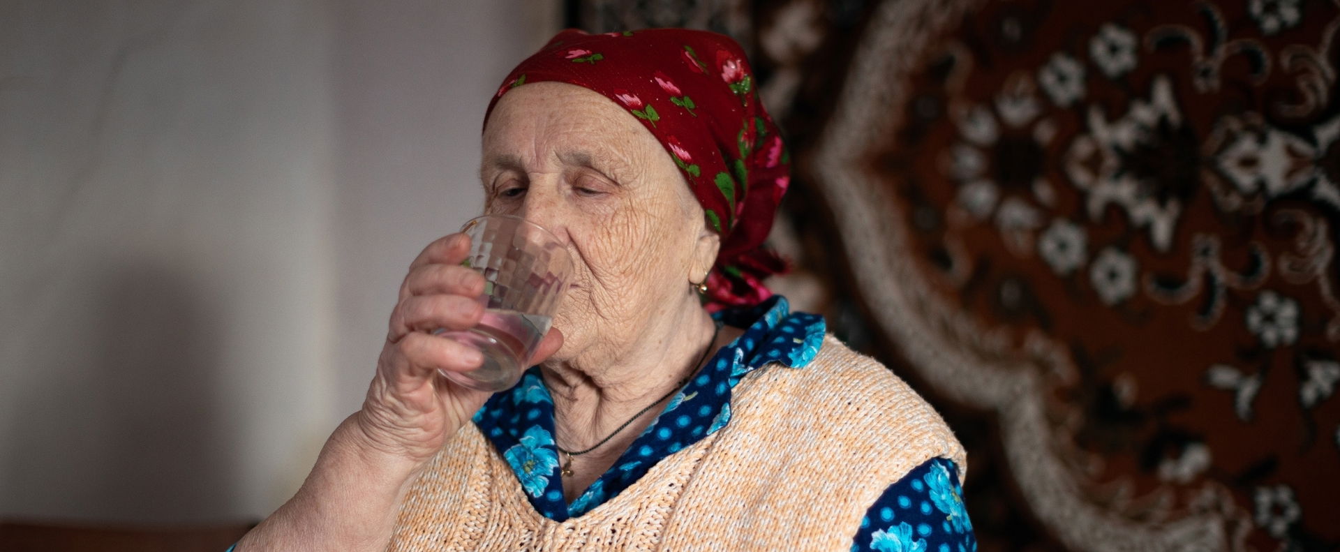 Magyar pálinkát itattak a külföldi családdal, a nagymama reakciójától mindenki padlót fogott 