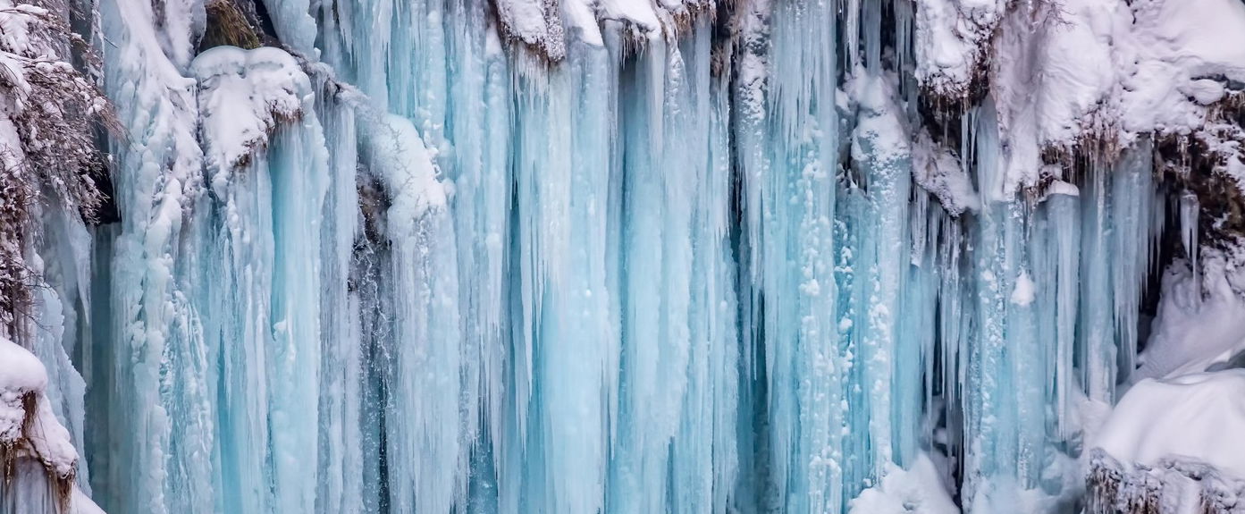 Totálisan befagyott a legnagyobb magyar vízesés, óriási jeges polipcsápok lógnak a hegy oldalában