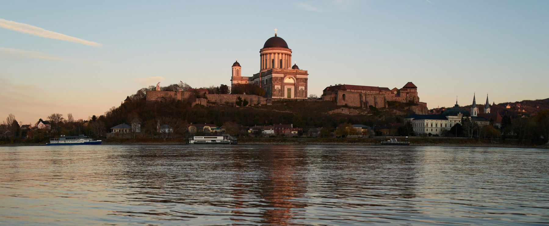 Iszonyatos dolog úszott a Dunán, Esztergomnál fotózták le
