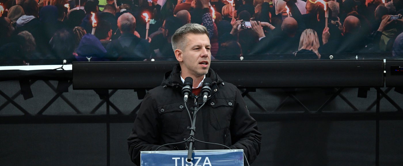 Magyar Péter döntött, azonnal elhagyta az országot, szemtanúk a repülőtéren találkoztak vele