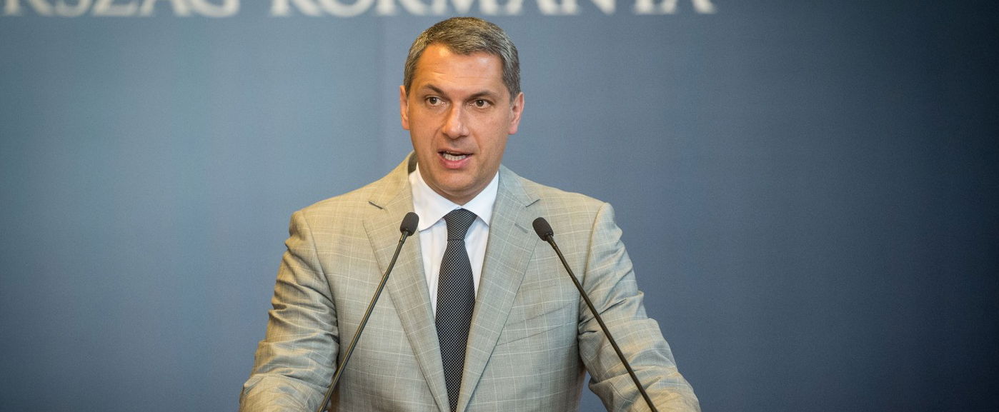 Lázár János élő adásban kritizálta a MÁV-ot, megfagyott a hangulat a teremben