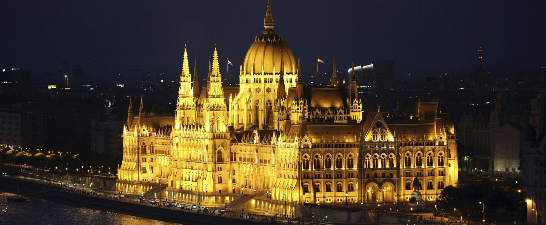 8 idegen tárgyat találtak a magyar Parlament közepén, nem szabadna ott lenniük