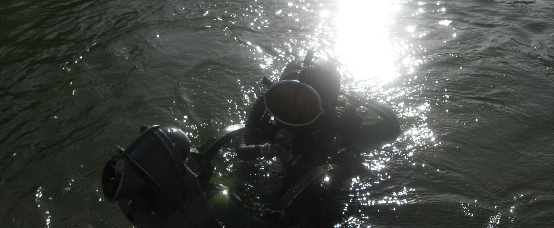 Megszólalt a mentőegység, így találnak rá az eltűntekre a Duna fenekén, gyomorszorító titkokat árult el