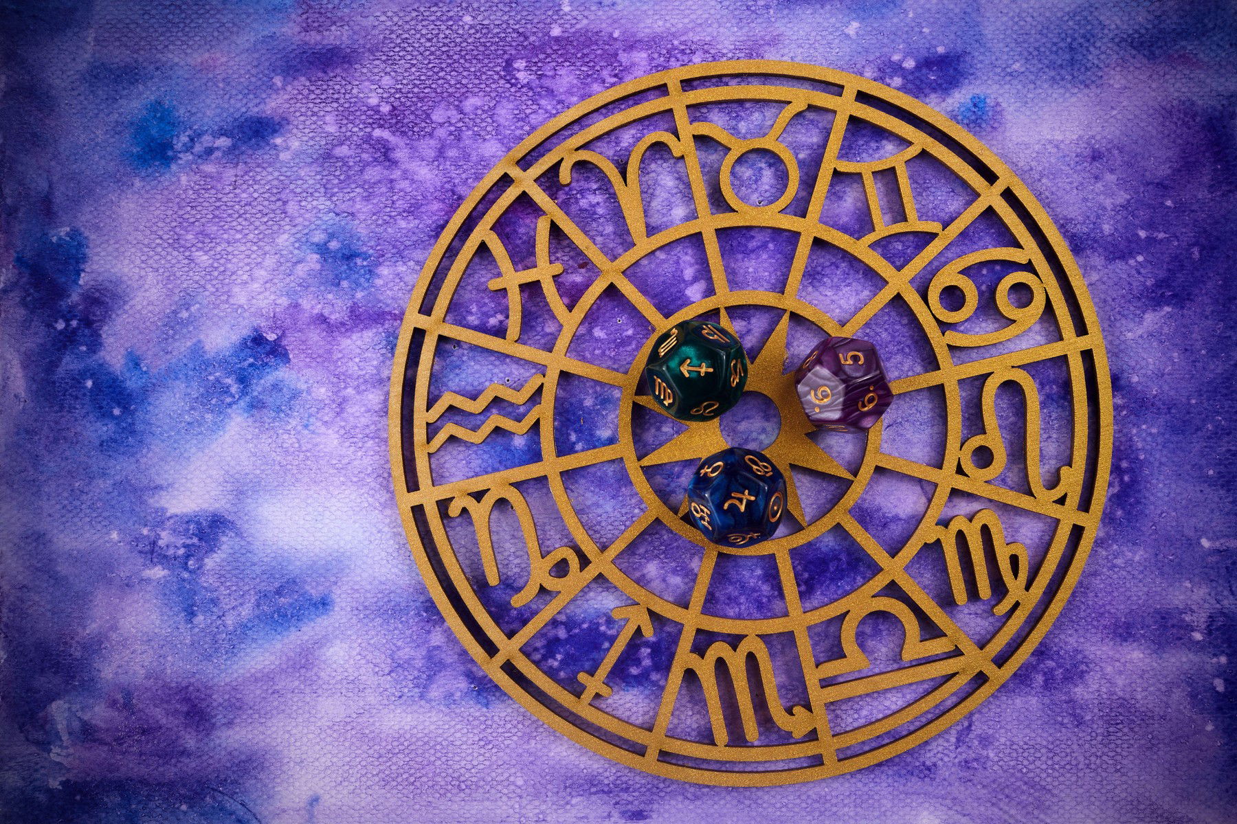 Napi horoszkóp - február 1: az Oroszlán telihold miatt az érzelmek és a gondolatok ritkán tapasztalható módon találkoznak, ebből pedig valódi felismerések születhetnek.