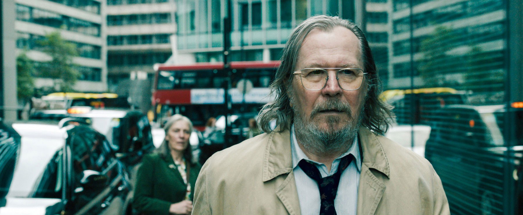 Ennél intelligensebb pszichológiai-thriller ritkán látsz az Apple TV-n, az Oscar-díjas Gary Oldman mindent visz