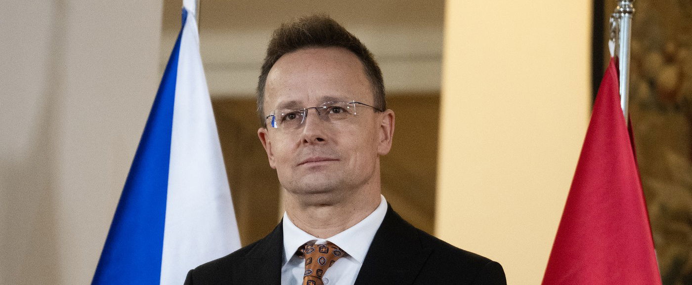 Nagyon lebukott Szijjártó Péter, az irodájában furcsa nevet szúrtak ki, már nem tagadhatja le