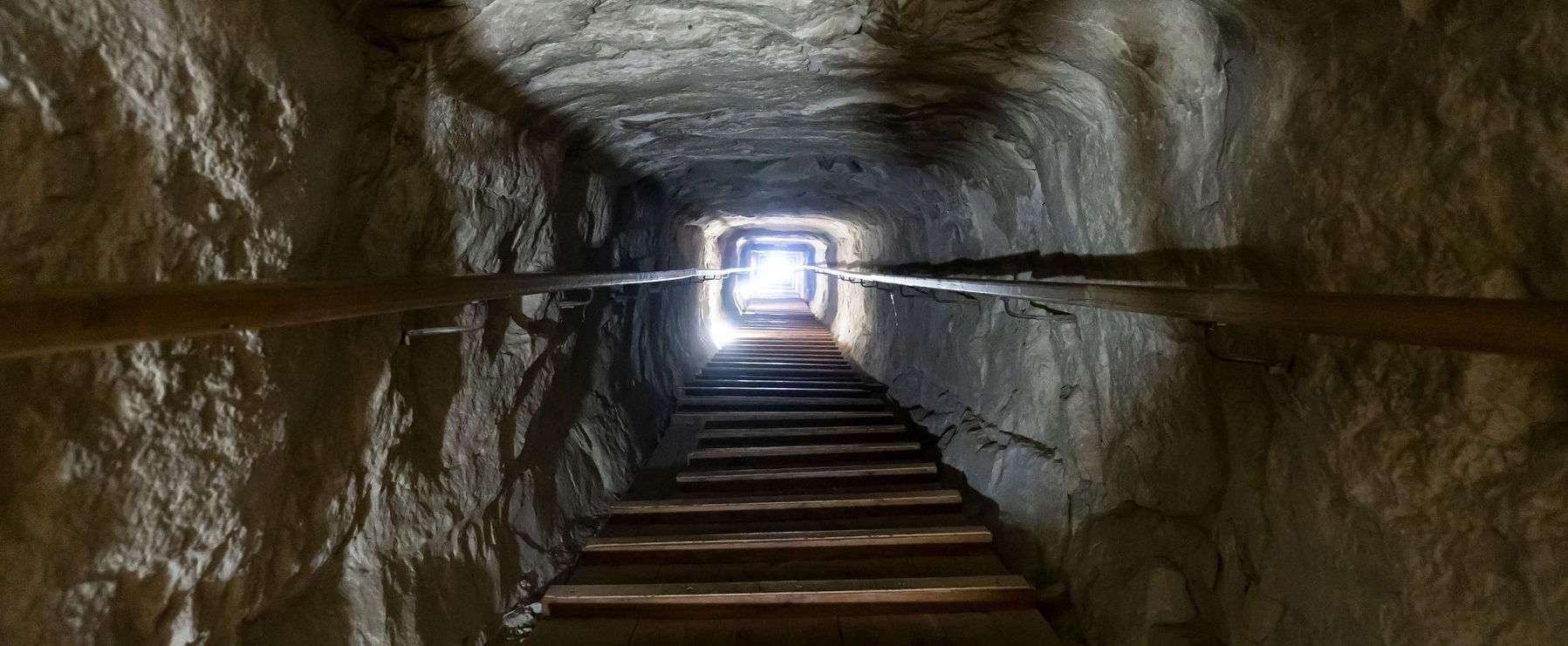 100 órát töltött az egyiptomi piramis fogságában, és a végén olyat látott, amitől megállt benne az ütő, felfoghatatlan jelentése van