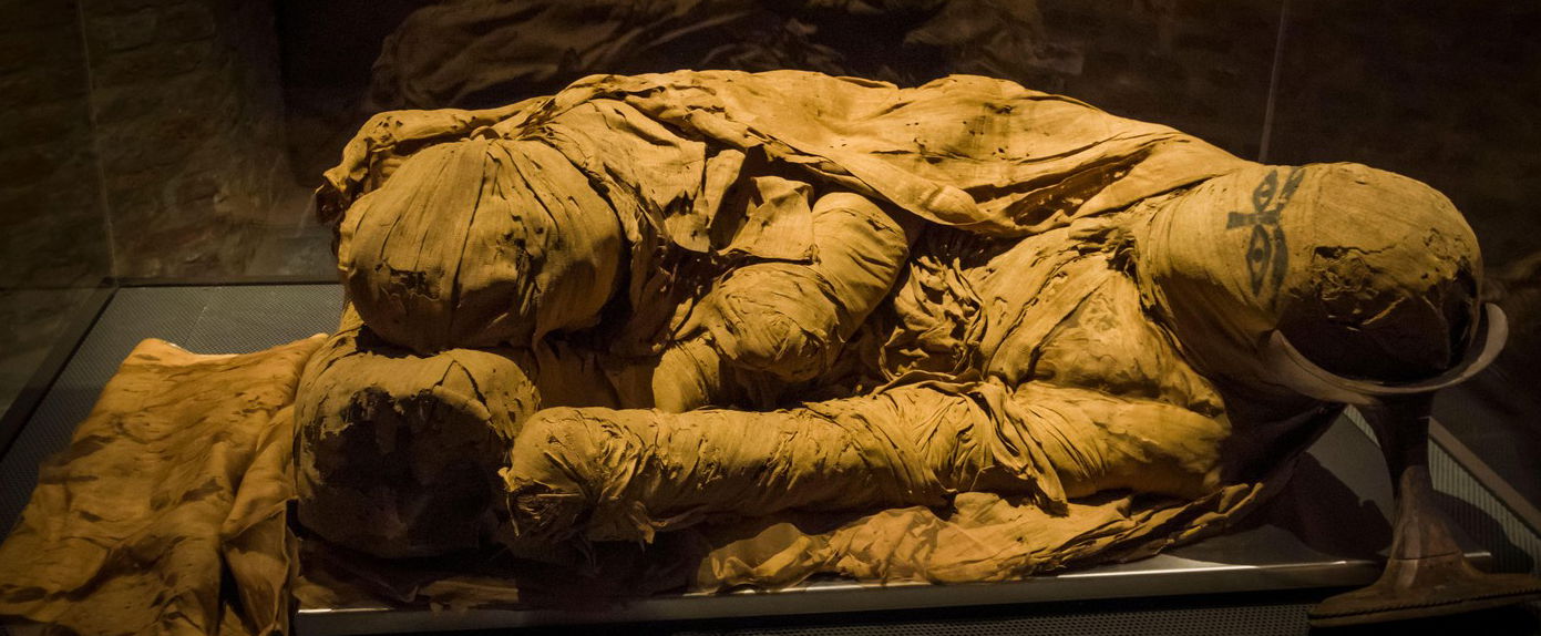 Felnyitották egy ókori egyiptomi pap sírját, a felfedezés megrázta az egész világot, a múmiát egyből elvitték