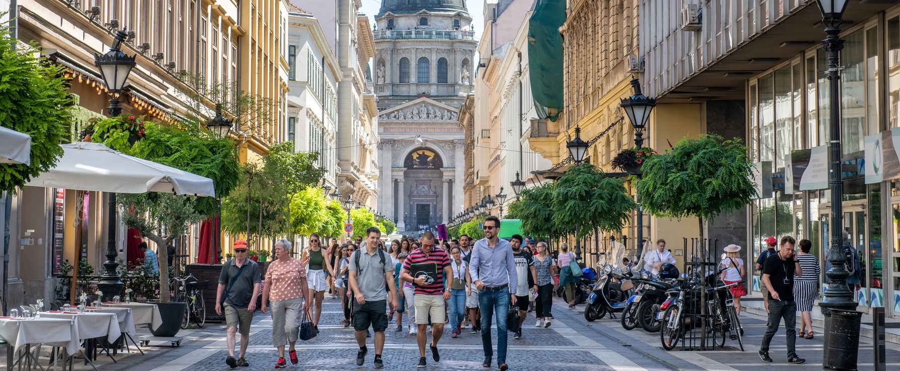 Megvan a videó, ami miatt minden magyar arca ég a pirulástól, ezért tartanak minket közröhej tárgyának külföldön