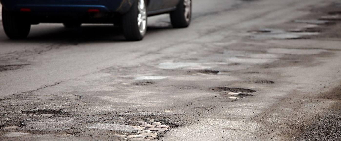 Ennyibe került a kátyúk betemetése eddig, szédítő összeget mondott a szakember, ettől nem fogsz magadhoz térni