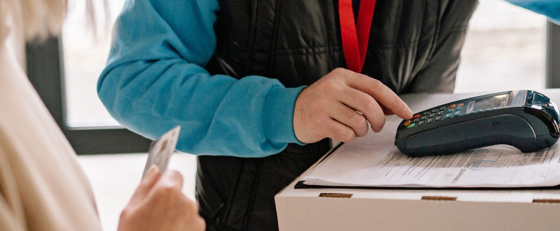 Kiszivárgott a GLS új módszere, amivel bárki átveheti a csomagodat, ez minden magyart érint