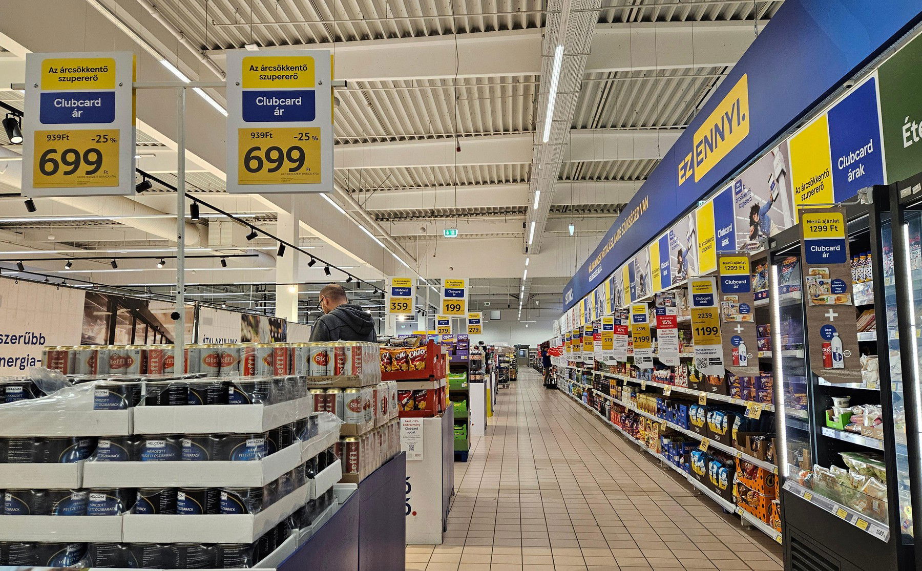 Sokkot kaptak Jász-Nagykun-Szolnok vármegye népszerű élelmiszerboltjának alkalmazottjai, undorító dolog rejtőzött a polcok sorai között